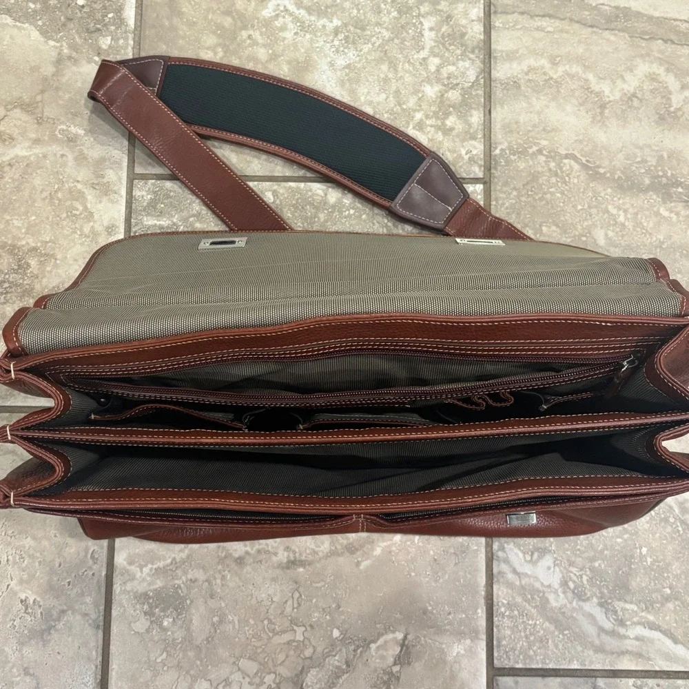 Johnston & Murphy Mens Brown Leather Briefcase Messenger Laptop Bag Turn Lock